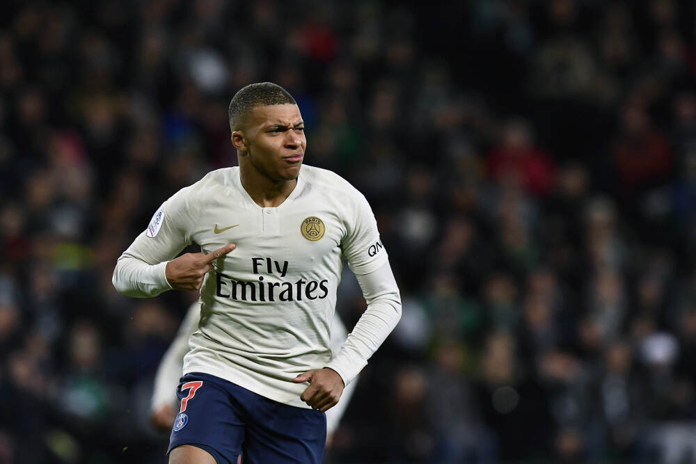 在岸人民币兑美元升破7关口，机构称“升值大趋势并未结束”